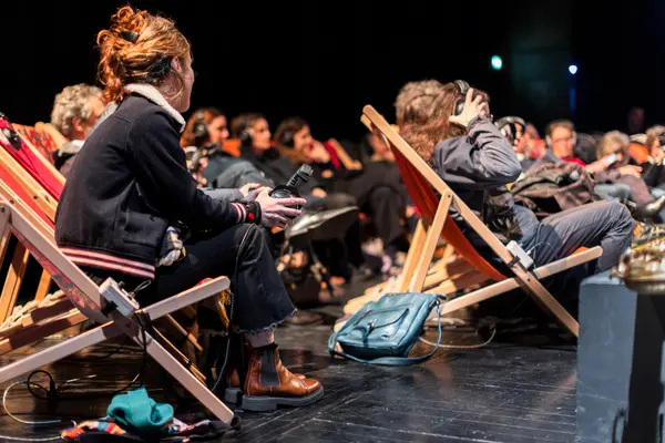 Poésie couchée sur musique en transat