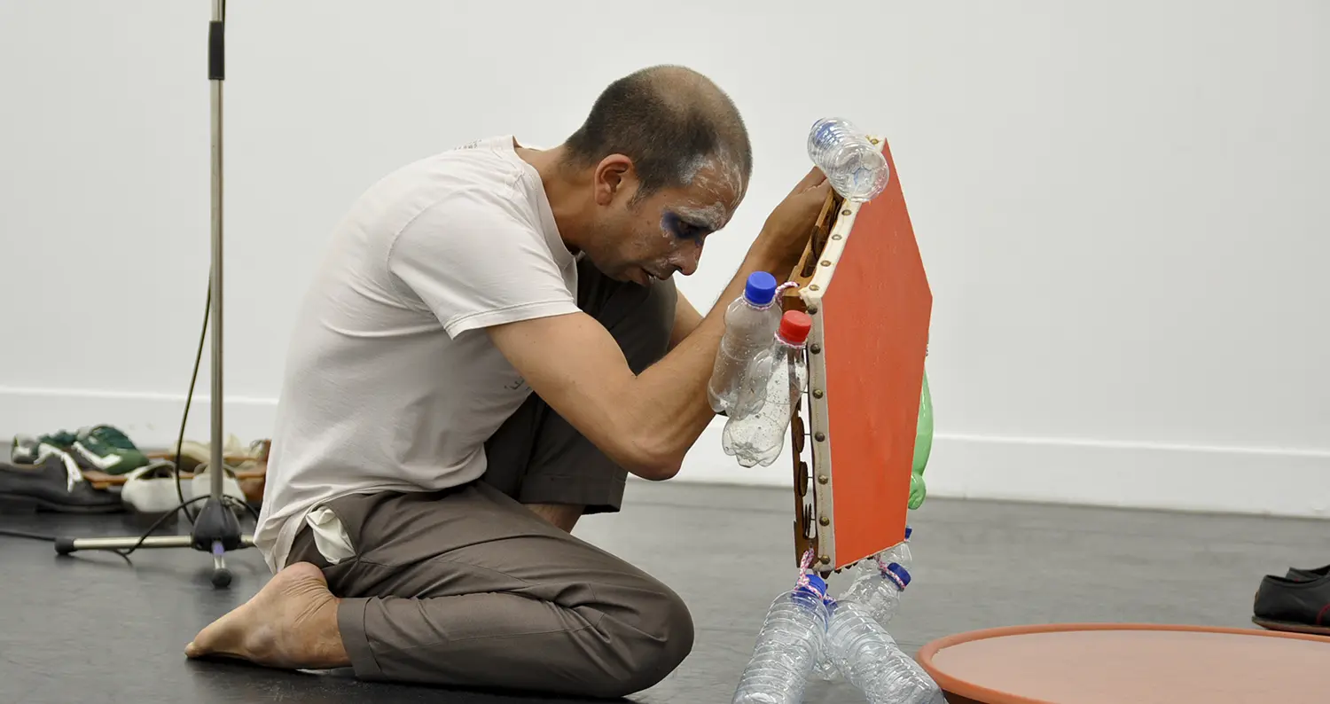 Image du spectacle Scoli Acosta de Levitating the Pentagon (poems)
