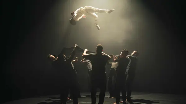 Image du spectacle KA-IN de Le Groupe Acrobatique de Tanger, Raphaëlle Boitel