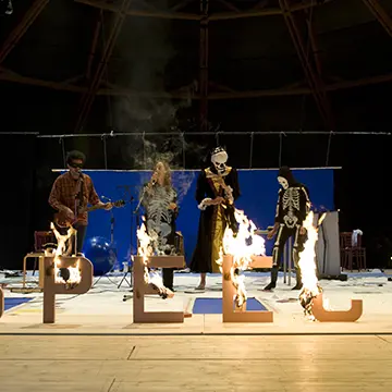 Image du spectacle A Constructed World de Avant Spectacle, A Micro Medicine Show