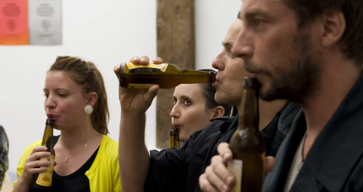 Image du spectacle Tom Marioni de Beer Drinking Sonata (for 13 players)