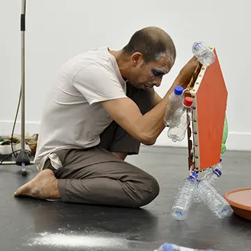 Image du spectacle Scoli Acosta de Levitating the Pentagon (poems)