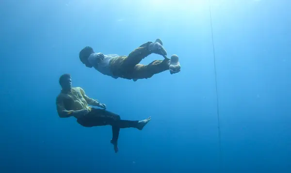 Image du spectacle OUT OF THE BLUE de Frédéri Vernier & Sébastien Davis-VanGelder