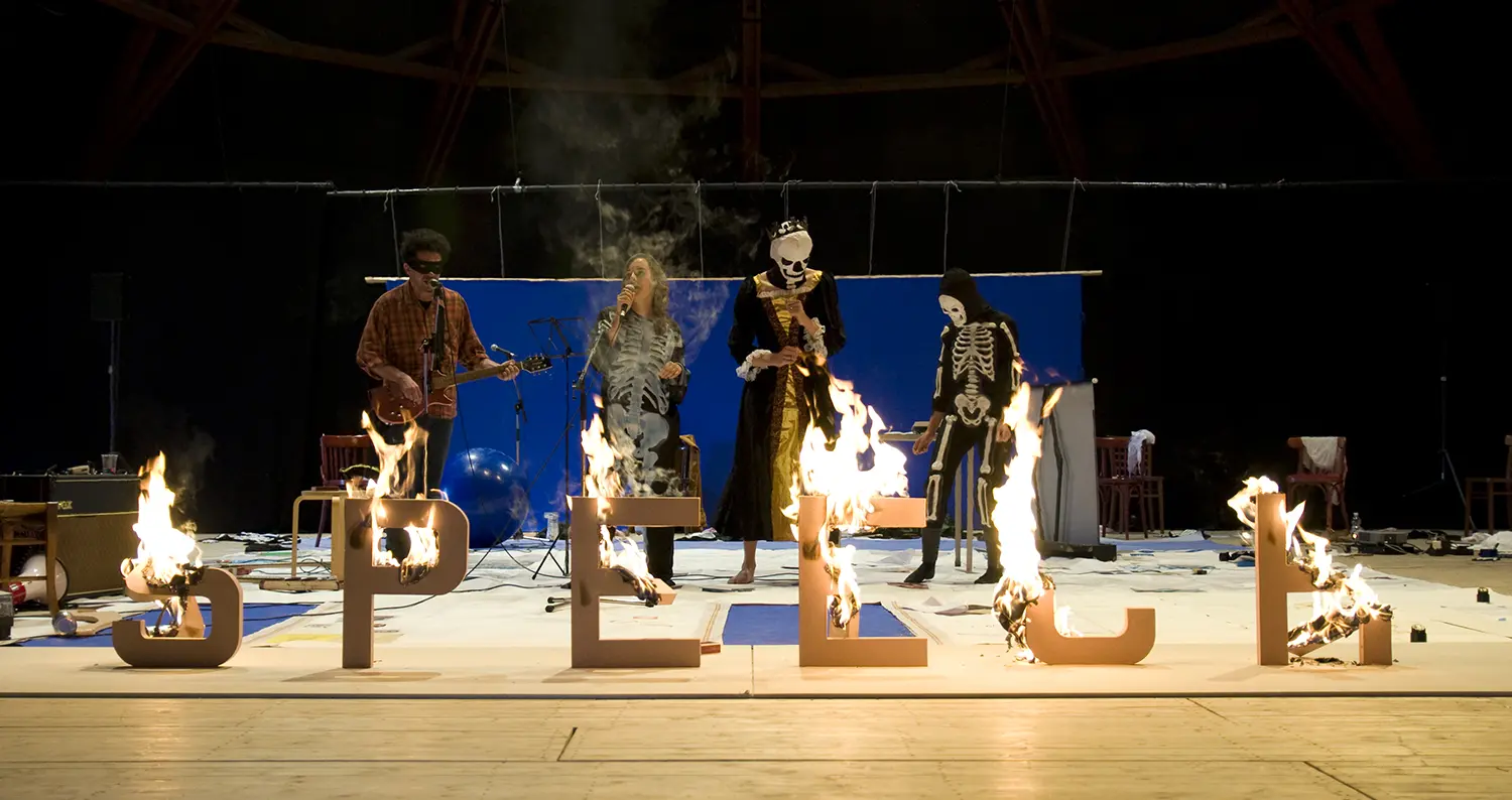 Image du spectacle A Constructed World de Avant Spectacle, A Micro Medicine Show