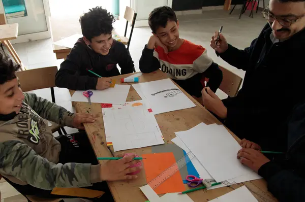 Atelier d’initiation à l’architecture animé par Bilel Ben Romdhane au sein de l'école primaire de la rue el Marr, médina de Tunis, Programme Art et Education, 2023.