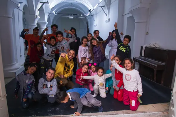 Atelier de hip-hop pour enfants animé à L'Art Rue par Tarek Bouallegui, Art et Education, 2023.