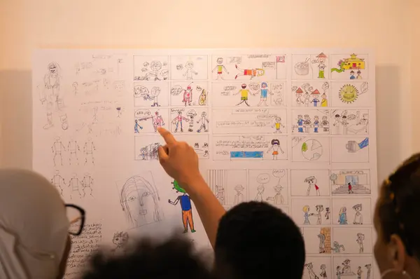 Atelier d'arts plastiques avec Fatma Yaakoubi au sein de l'école primaire publique rue el Marr (Tunis), 2021-2022