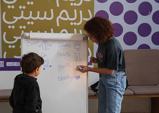 Atelier d’initiation à l’anglais pour enfants animé par Rawaa Ferjani, Programme Art et Education, 2023.