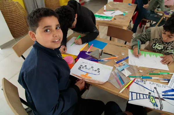 Atelier d’initiation à l’architecture animé par Bilel Ben Romdhane au sein de l'école primaire de la rue el Marr, médina de Tunis, Programme Art et Education, 2023.