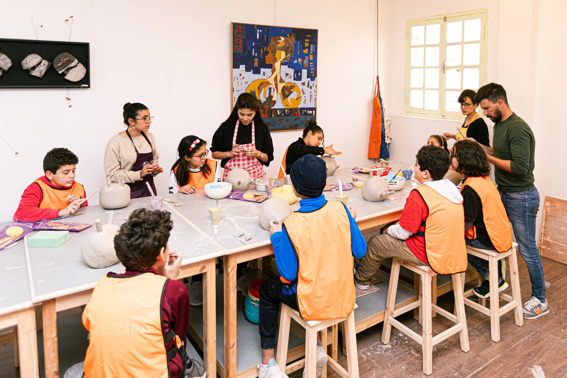 Sāni` صَانِع avec Mehdi Kriaa, atelier céramique pour enfants, mars 2022