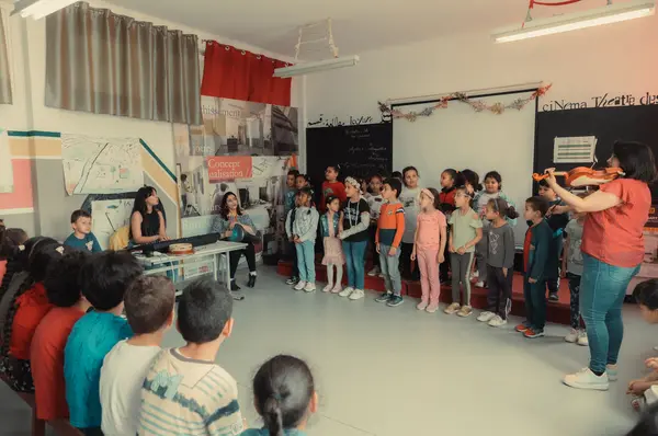 Sortie de l'atelier d'éveil musical par Iqadh avec les enfants de l'école de la Hafsia- médina de Tunis, juin 2023
