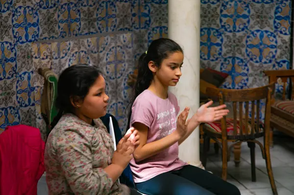 Atelier pour enfants d'éveil musical à L'Art Rue avec Amina Sanhaji, 2021-2022