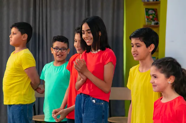  Atelier théâtre de Lobna Mlika avec les enfants de l'école rue el Marr - médina de Tunis, 2021-2022