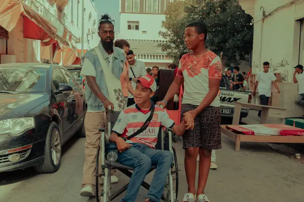 Lines - la procession par Andrew Graham, Créations, Festival Dream City 2023, Tunis.