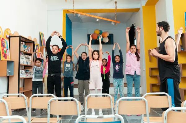 Exit from the introductory dance workshop at the Bab Souika school, medina of Tunis, led by Hichem Chebli, Art and Education Programme, 2023.