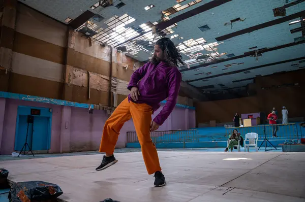 Performance "Bird" by Selma and Sofiane Ouissi at the 15th Sharjah Biennale, February 2023.