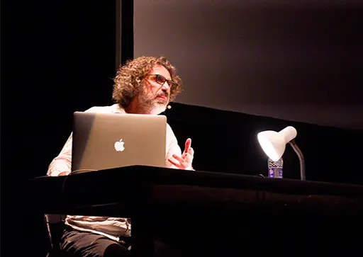 Non-Academic Lectures de Rabih Mroué, Dream Guests, Festival Dream City, Tunis, 2023.