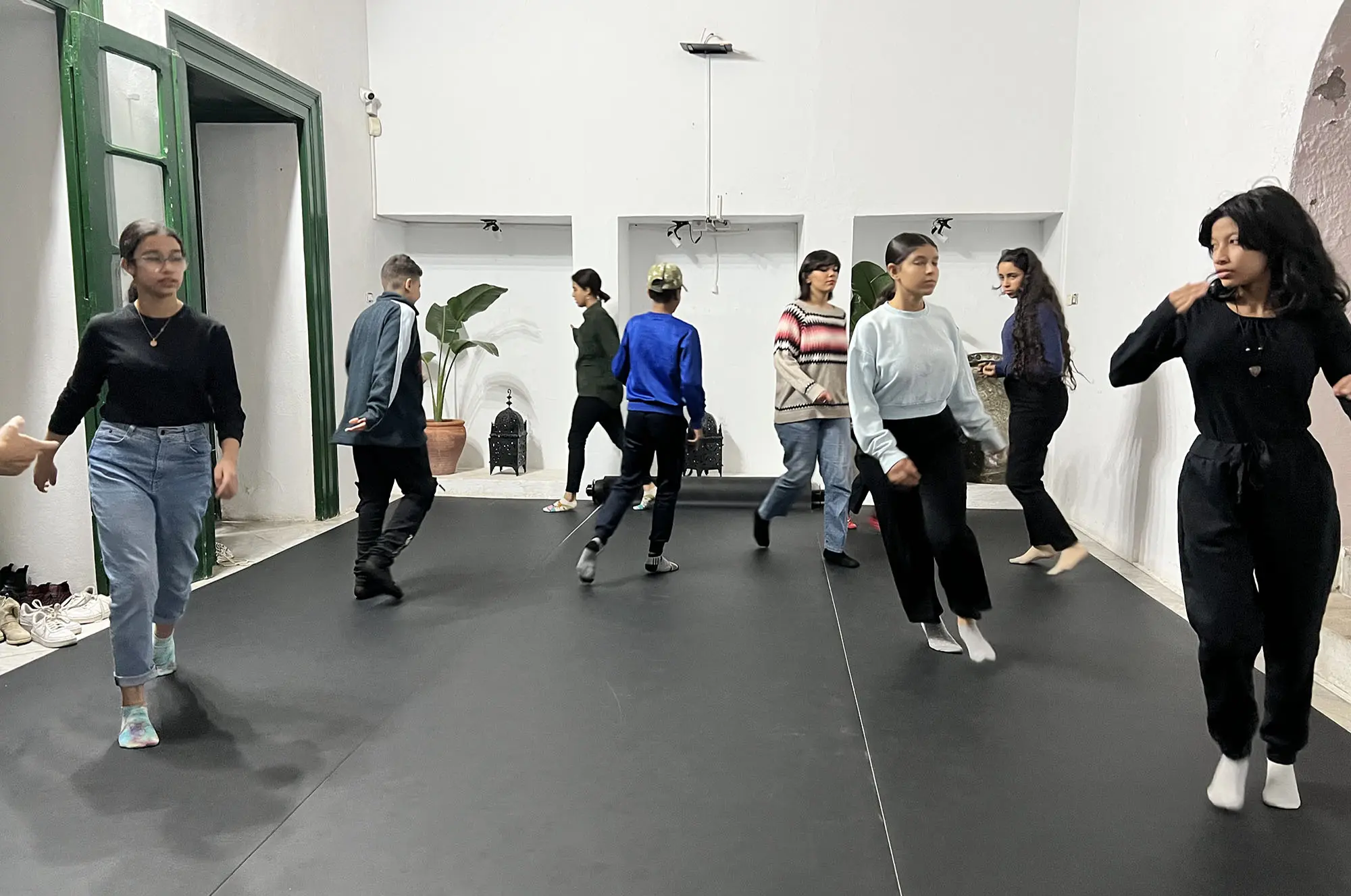 Atelier théâtre de Lobna Mlika avec des enfants au sein de L'Art Rue - 2022