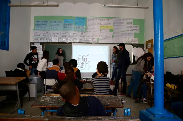"Change your Classroom" at Bab Souika public primary school - Medina, Tunis 2016-2017