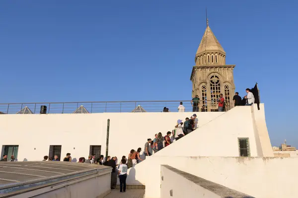 Bon deuil!! de Feteh Khiari et Houcem Bouakroucha, Créations, Festival Dream City 2023, Tunis.