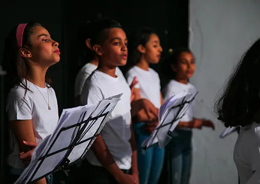 Atelier pour enfants d'éveil musical à L'Art Rue avec Amina Sanhaji, 2021-2022