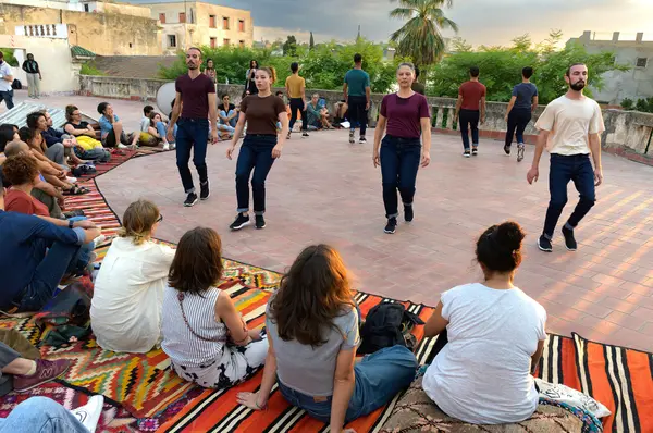 Gouâl in Situ de Filipe Lourenço – Cie Plan K, toit du théâtre El Hamra, Créations, Festival Dream City 2023, Tunis.