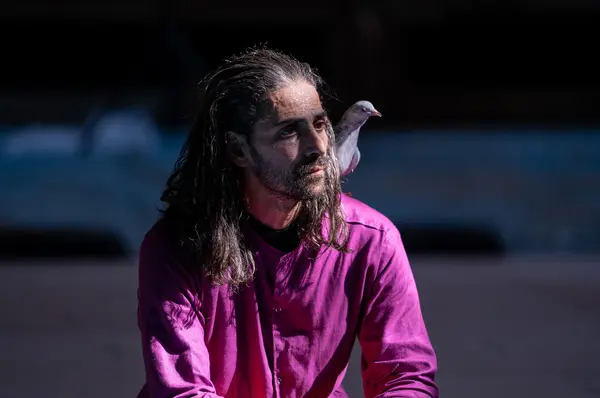 Performance "Bird" by Selma and Sofiane Ouissi at the 15th Sharjah Biennale, February 2023.
