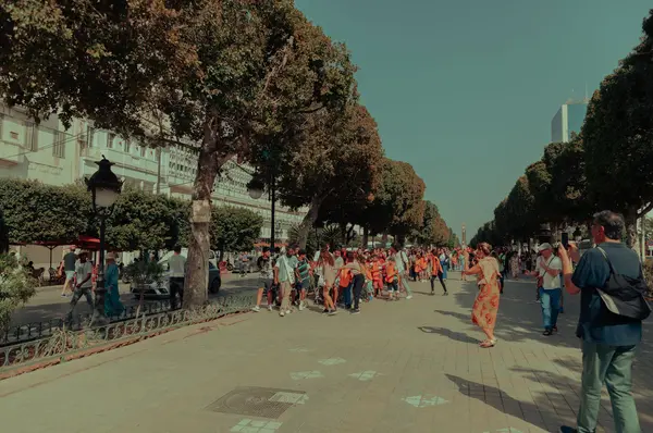 Lines - la procession par Andrew Graham, Créations, Festival Dream City 2023, Tunis.