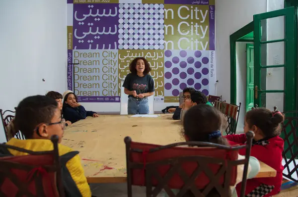 Atelier d’initiation à l’anglais pour enfants animé par Rawaa Ferjani, Programme Art et Education, 2023.