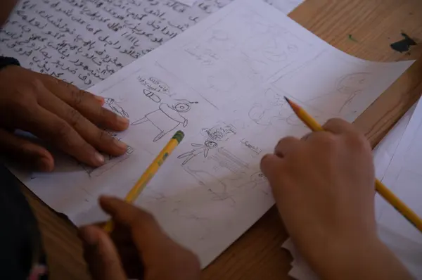 Atelier bande-dessinée animé par Chakib Daoud au sein de l'école primaire publique Kotteb Louzir (Tunis), année scolaire 2021-2022