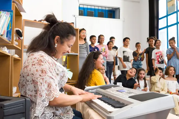 Musical awakening workshop animated by Iqadh with children from Bab Souika school - Tunis medina, 2021 to 2024