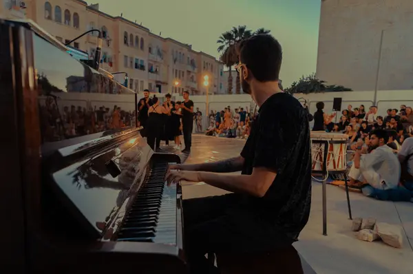 Lines by Andrew Graham - Cie L'autre Maison, Creations, Festival Dream City 2023, Tunis.