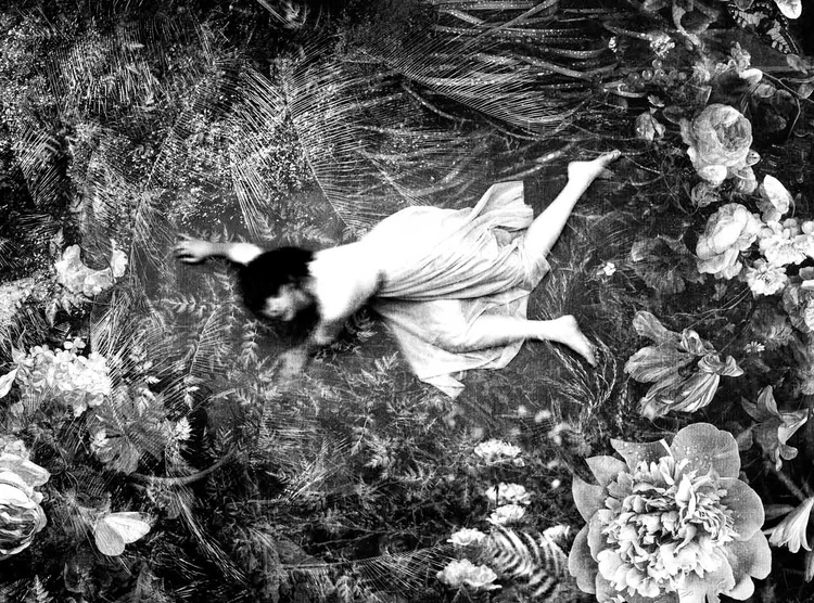 REGARDE-MOI
