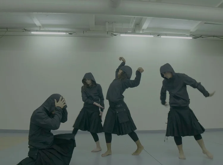 In extenso, Danses en Nouvelles… – Danse de 4 / Danse de 20