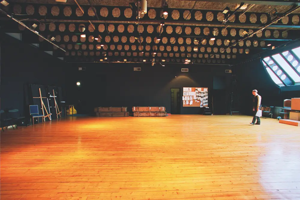 Théâtre du Nord. Salle de répétition : Capacité de 60 places.  Avec une surface de 200m², cet espace peut être aménagé selon les besoins de l’événement.