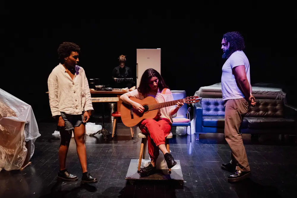 Ce qu'il aura Fallu, Ilonah Fagotin avec Chloé Monteiro, Ilana Micouin Onnis Jessim Belfar