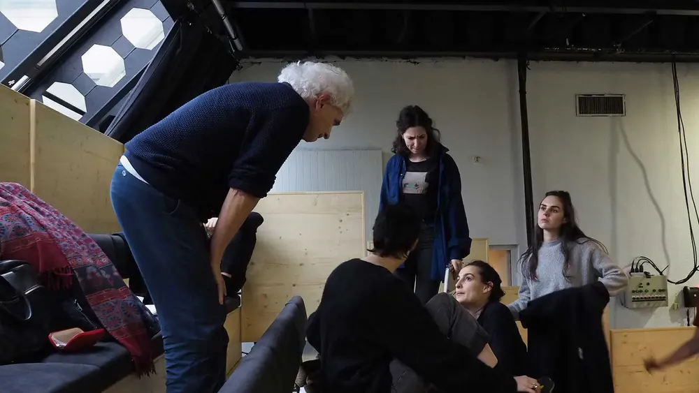 Alain Françon avec les élèves de l'École du Nord