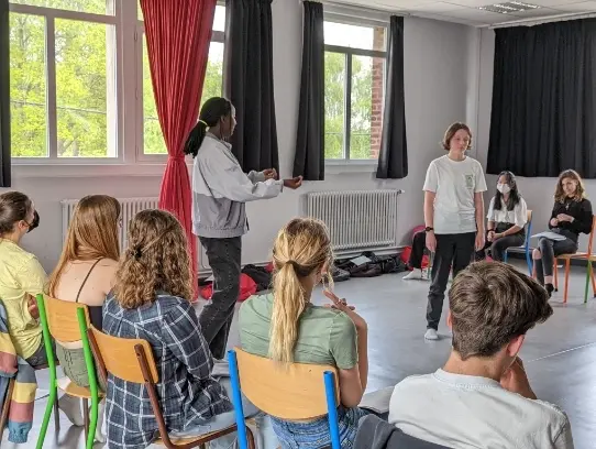 Des enseignements de pratique artistique