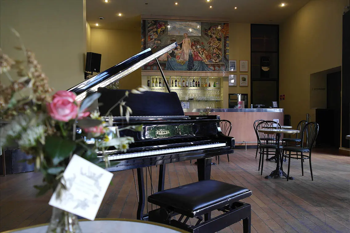 Foyer bar