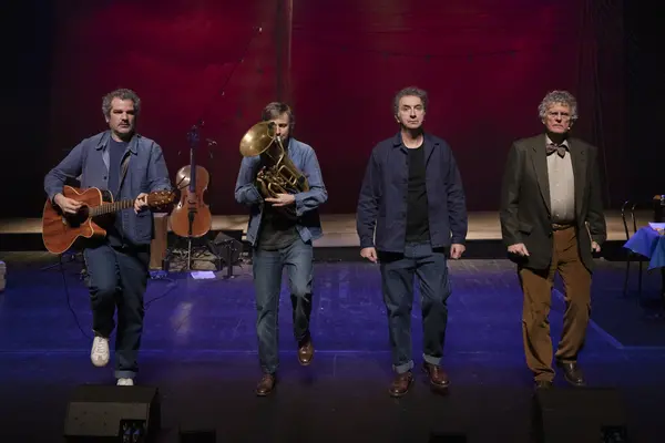 Tous les marins sont des chanteurs 