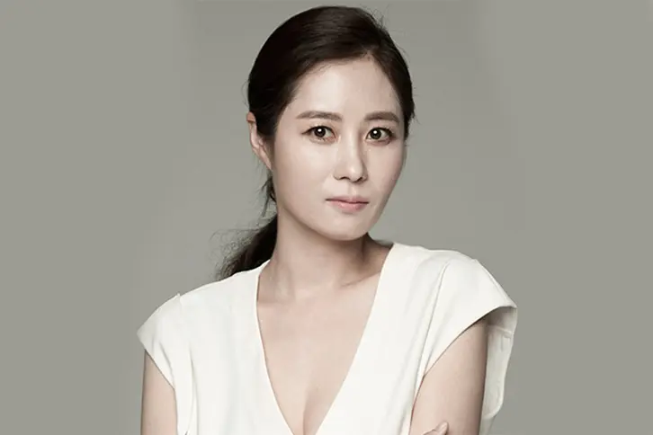 Portrait Moon So-ri