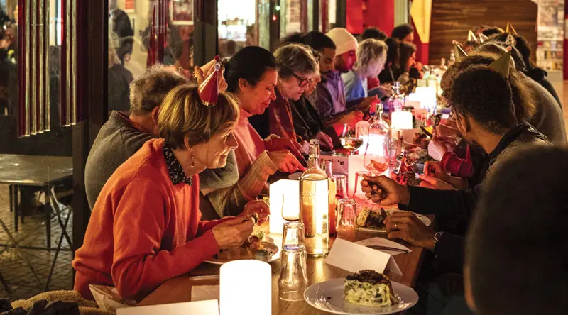Tablée festive avec l'équipe d'Eva Doumbia