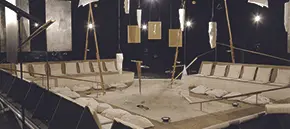 Fantôme, un léger roulement, et sur la peau tendue qu'est notre tympan
